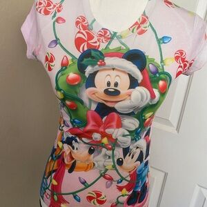 Disney Mickey Mouse and Friends Christmas Tee sz Juniors S